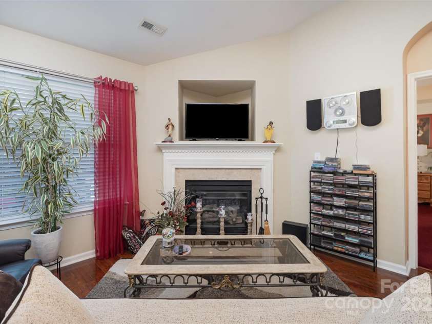 10211 Dominion Village Drive, Charlotte, NC 28269.  MLS# CAR4268537, YatesRealty ID 30345. 