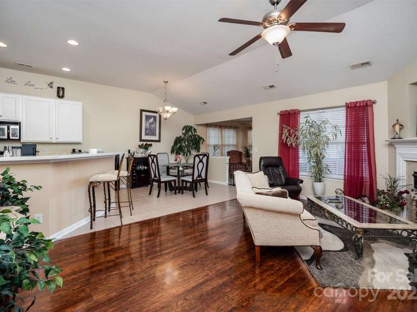10211 Dominion Village Drive, Charlotte, NC 28269.  MLS# CAR4268537, YatesRealty ID 30345. 