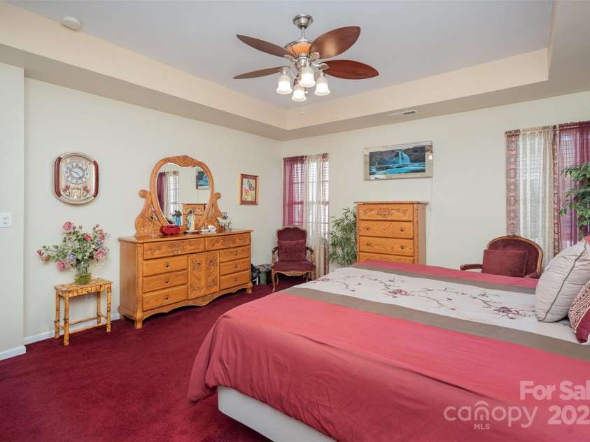 10211 Dominion Village Drive, Charlotte, NC 28269.  MLS# CAR4268537, YatesRealty ID 30345. 