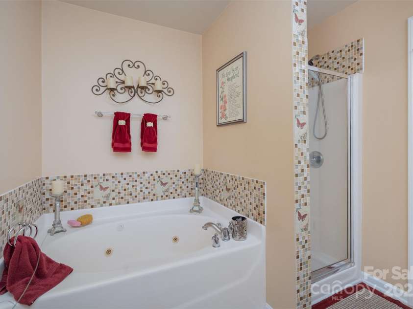 10211 Dominion Village Drive, Charlotte, NC 28269.  MLS# CAR4268537, YatesRealty ID 30345. 