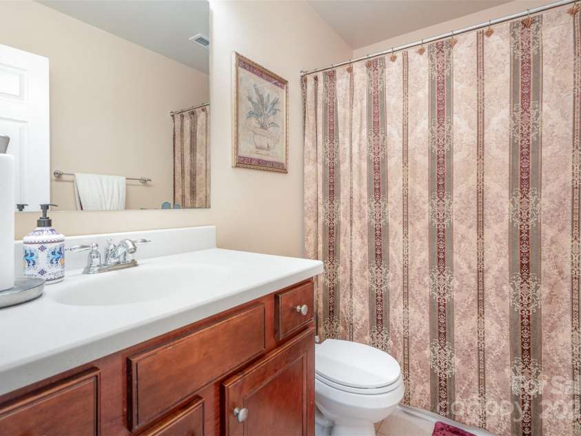 10211 Dominion Village Drive, Charlotte, NC 28269.  MLS# CAR4268537, YatesRealty ID 30345. 