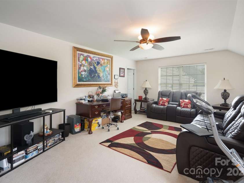 10211 Dominion Village Drive, Charlotte, NC 28269.  MLS# CAR4268537, YatesRealty ID 30345. 