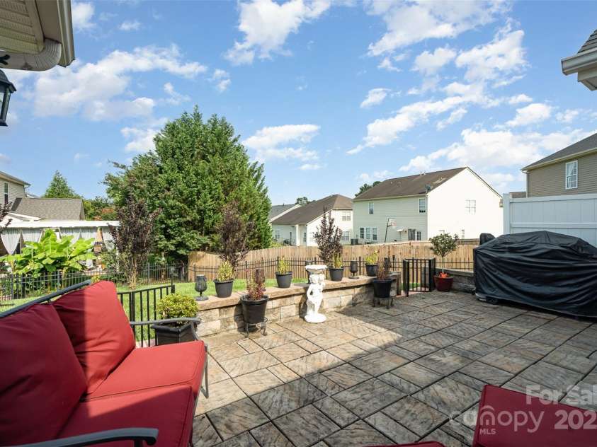 10211 Dominion Village Drive, Charlotte, NC 28269.  MLS# CAR4268537, YatesRealty ID 30345. 