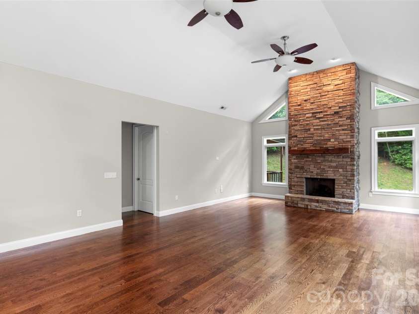 2000 Davis Mountain Road, Hendersonville, NC 28739.  MLS# CAR4378878, YatesRealty ID 30346. 
