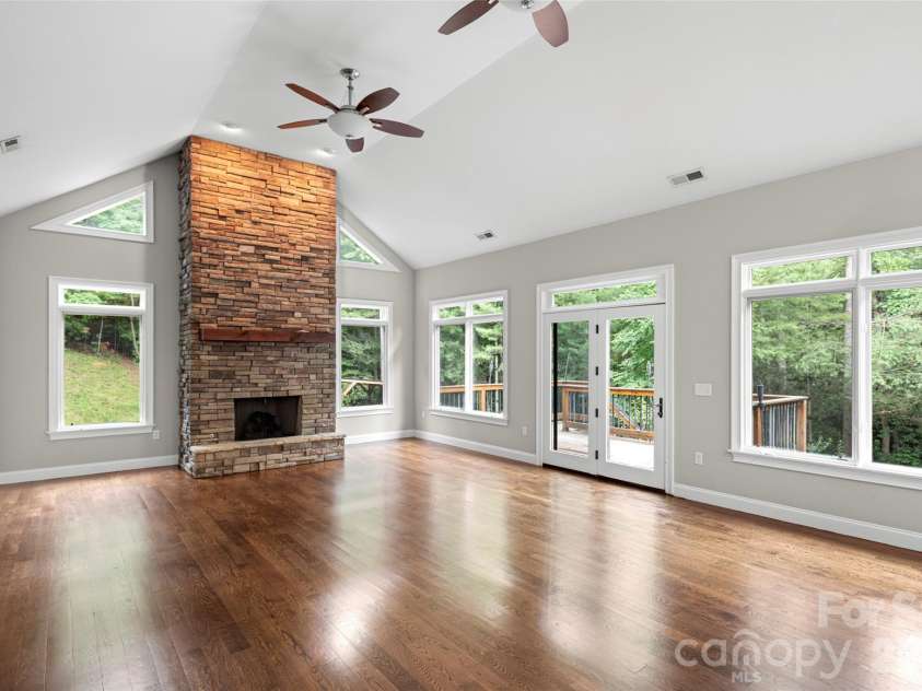 2000 Davis Mountain Road, Hendersonville, NC 28739.  MLS# CAR4378878, YatesRealty ID 30346. 
