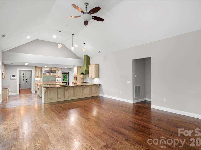 2000 Davis Mountain Road, Hendersonville, NC 28739.  MLS# CAR4378878, YatesRealty ID 30346. 
