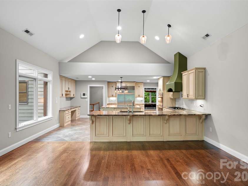 2000 Davis Mountain Road, Hendersonville, NC 28739.  MLS# CAR4378878, YatesRealty ID 30346. 