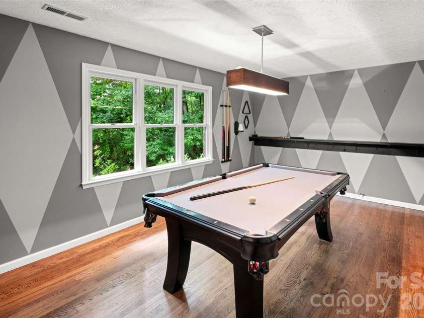 2000 Davis Mountain Road, Hendersonville, NC 28739.  MLS# CAR4378878, YatesRealty ID 30346. 