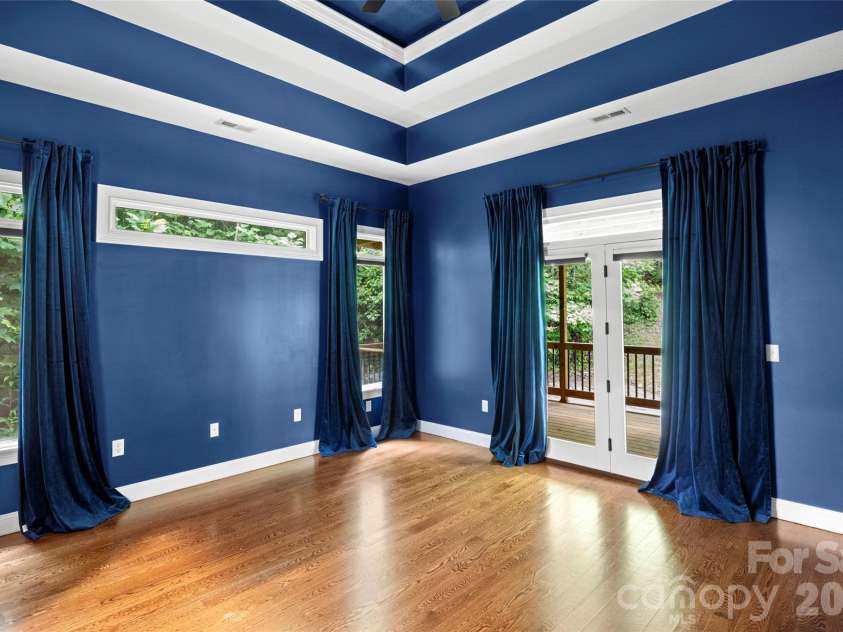 2000 Davis Mountain Road, Hendersonville, NC 28739.  MLS# CAR4378878, YatesRealty ID 30346. 