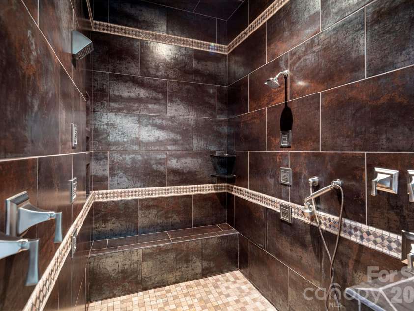 2000 Davis Mountain Road, Hendersonville, NC 28739.  MLS# CAR4378878, YatesRealty ID 30346. 