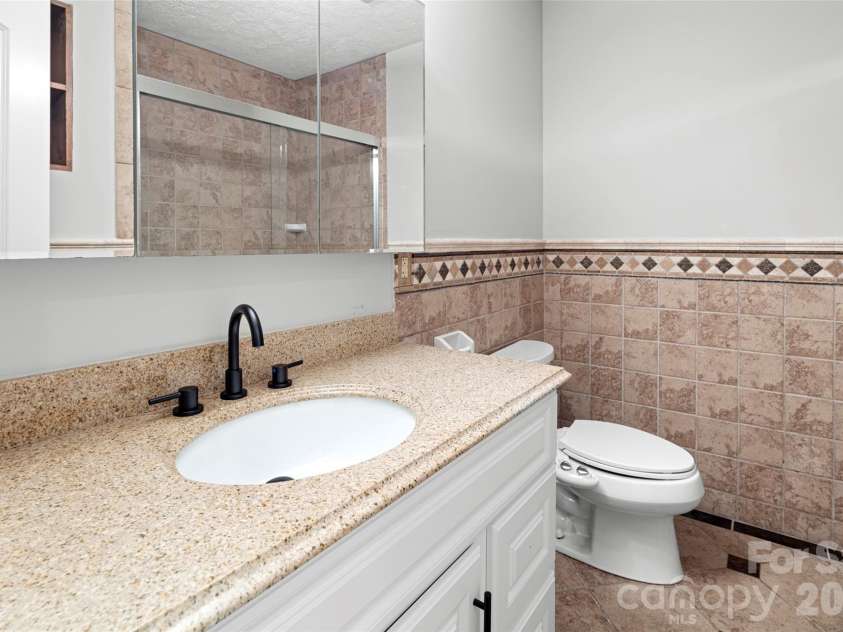 2000 Davis Mountain Road, Hendersonville, NC 28739.  MLS# CAR4378878, YatesRealty ID 30346. 