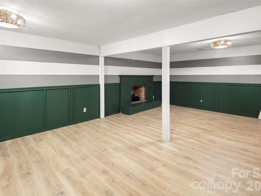 2000 Davis Mountain Road, Hendersonville, NC 28739.  MLS# CAR4378878, YatesRealty ID 30346. 