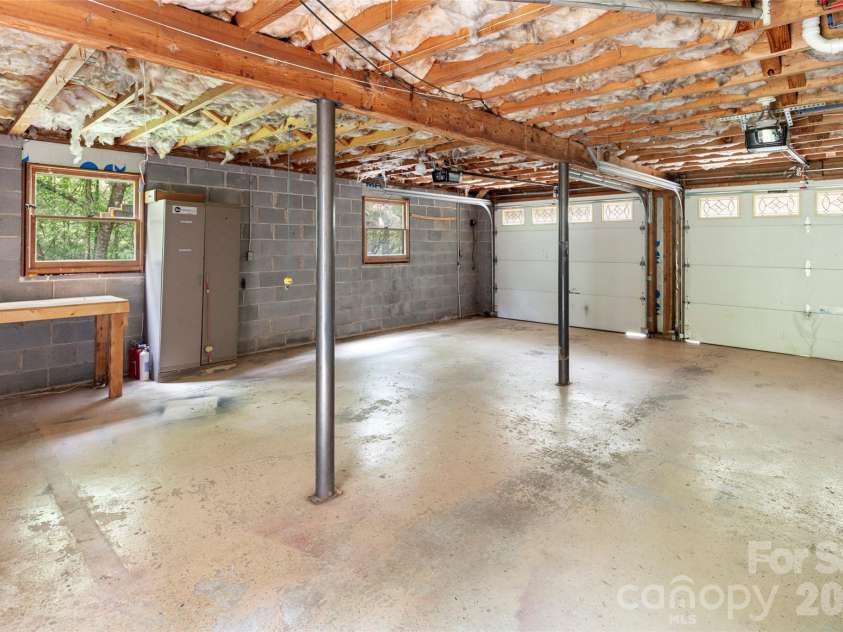 2000 Davis Mountain Road, Hendersonville, NC 28739.  MLS# CAR4378878, YatesRealty ID 30346. 