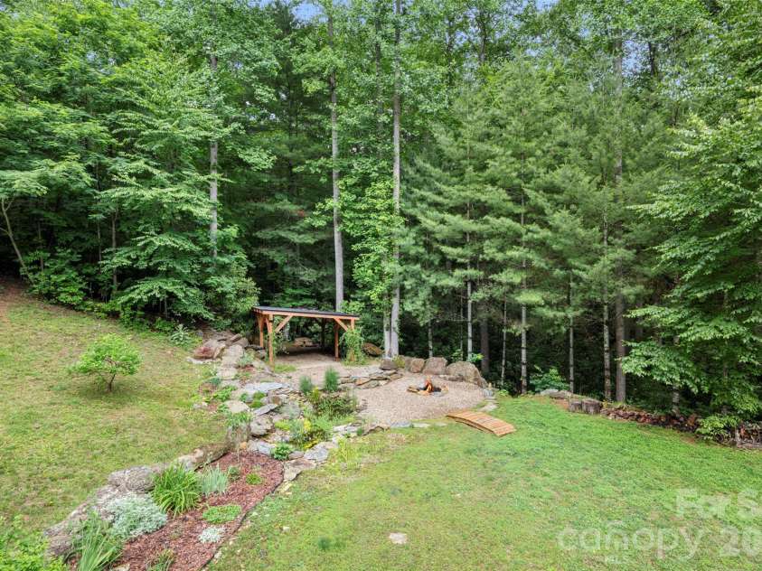 2000 Davis Mountain Road, Hendersonville, NC 28739.  MLS# CAR4378878, YatesRealty ID 30346. 