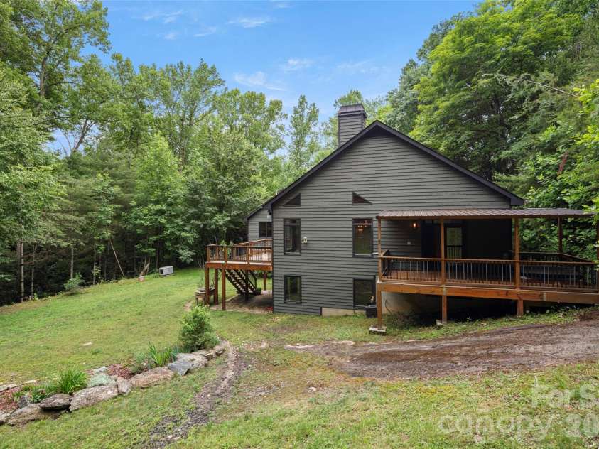 2000 Davis Mountain Road, Hendersonville, NC 28739.  MLS# CAR4378878, YatesRealty ID 30346. 