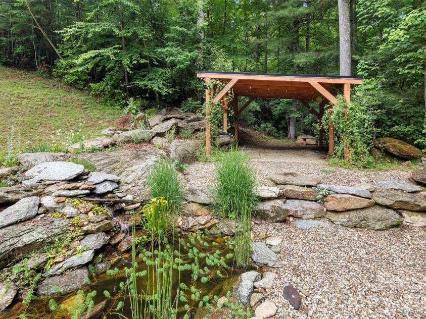 2000 Davis Mountain Road, Hendersonville, NC 28739.  MLS# CAR4378878, YatesRealty ID 30346. 