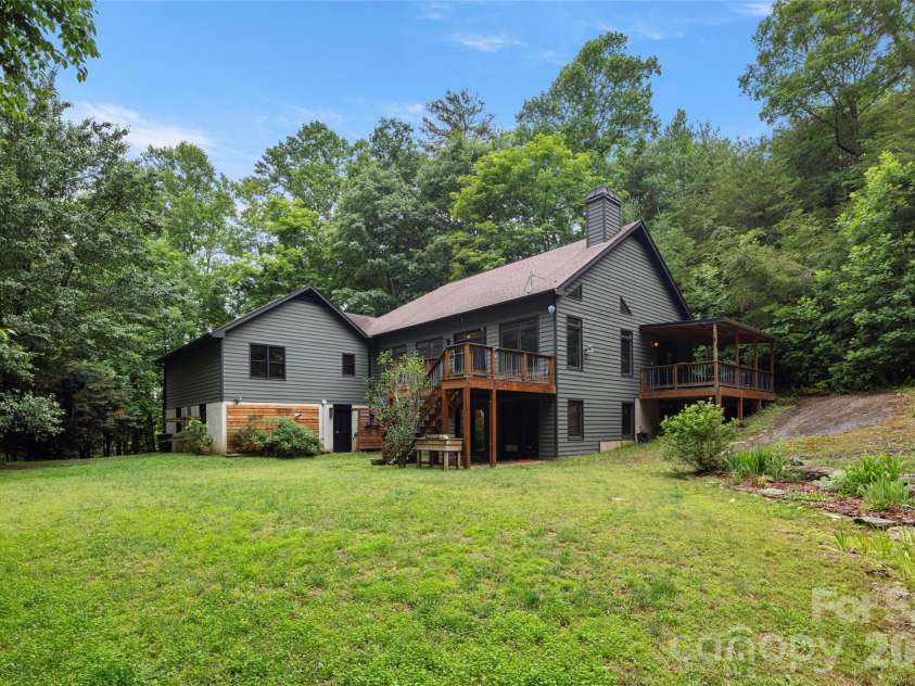 2000 Davis Mountain Road, Hendersonville, NC 28739.  MLS# CAR4378878, YatesRealty ID 30346. 