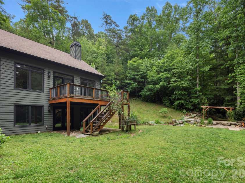 2000 Davis Mountain Road, Hendersonville, NC 28739.  MLS# CAR4378878, YatesRealty ID 30346. 