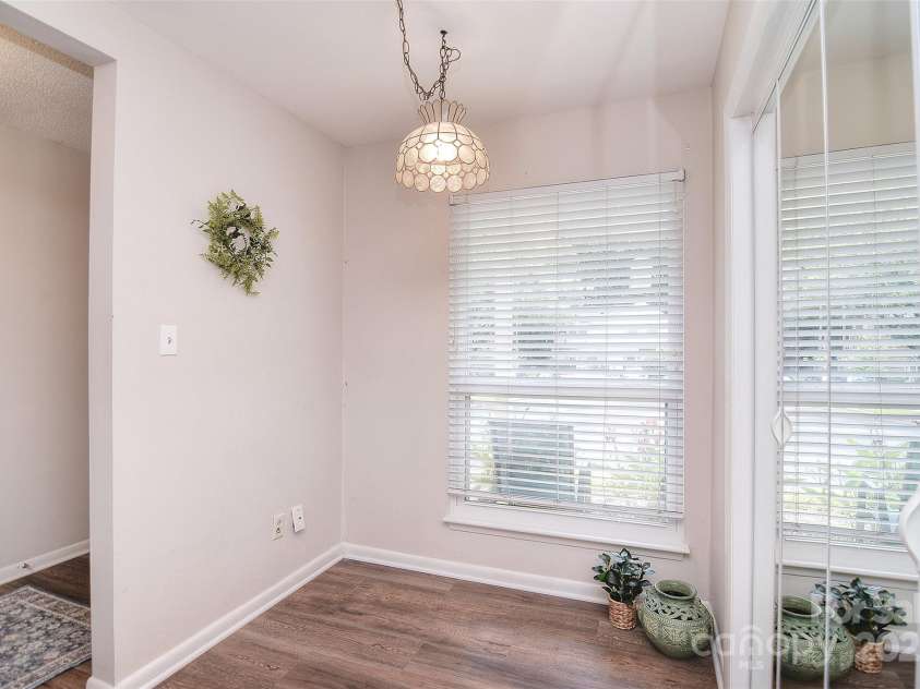 9034 Mcalpine Cove Court, Charlotte, NC 28270.  MLS# CAR4289074, YatesRealty ID 30347. Breakfast area