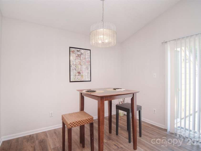 9034 Mcalpine Cove Court, Charlotte, NC 28270.  MLS# CAR4289074, YatesRealty ID 30347. Dining area