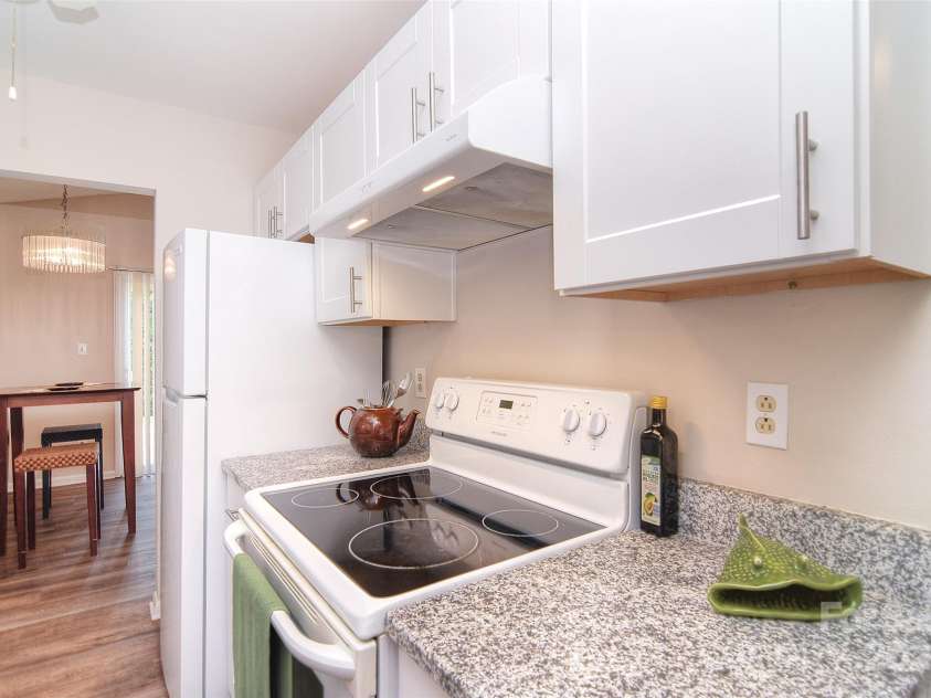 9034 Mcalpine Cove Court, Charlotte, NC 28270.  MLS# CAR4289074, YatesRealty ID 30347. Kitchen