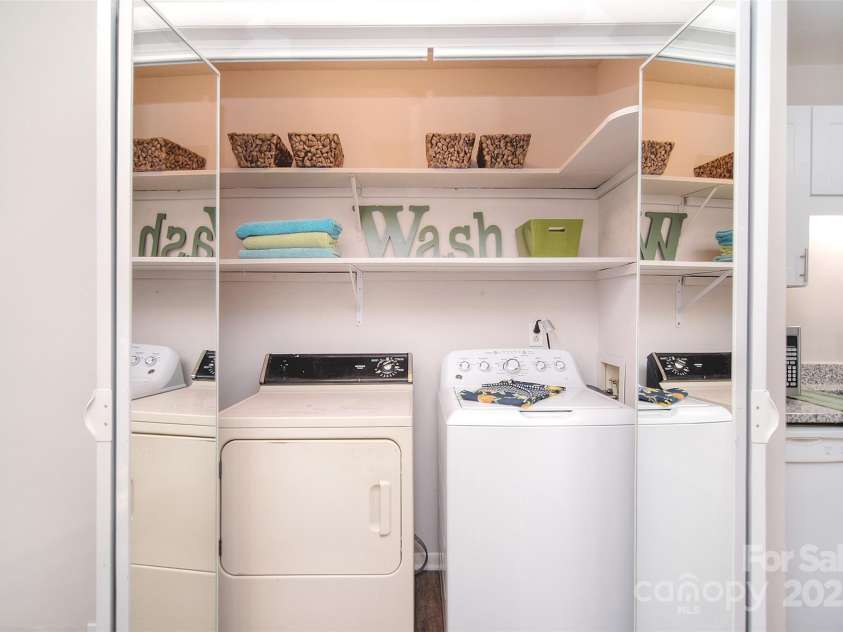 9034 Mcalpine Cove Court, Charlotte, NC 28270.  MLS# CAR4289074, YatesRealty ID 30347. Laundry