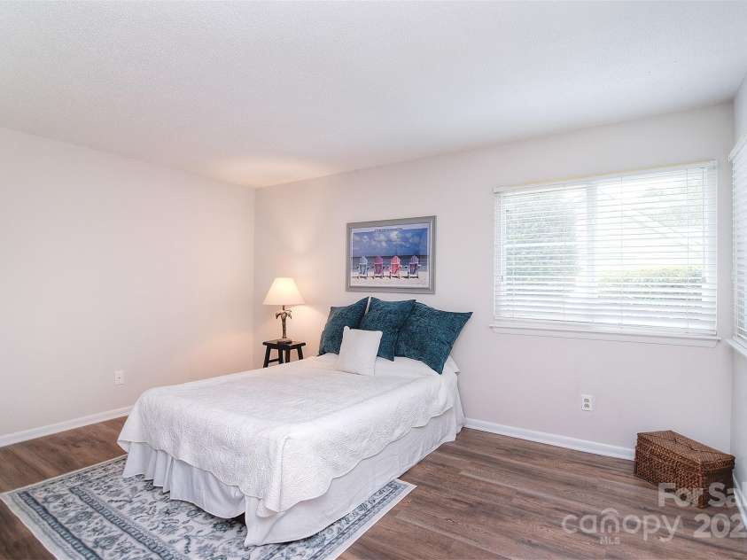 9034 Mcalpine Cove Court, Charlotte, NC 28270.  MLS# CAR4289074, YatesRealty ID 30347. Primary bedroom
