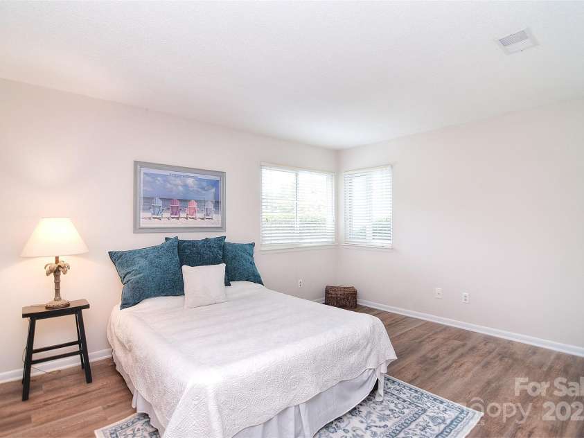 9034 Mcalpine Cove Court, Charlotte, NC 28270.  MLS# CAR4289074, YatesRealty ID 30347. Primary bedroom with en-suite