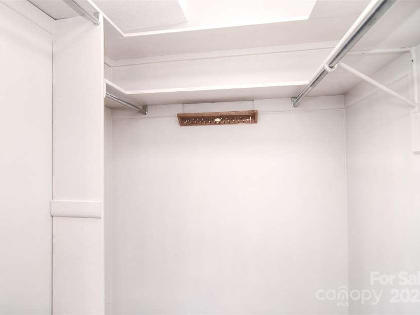 9034 Mcalpine Cove Court, Charlotte, NC 28270.  MLS# CAR4289074, YatesRealty ID 30347. Primary closet