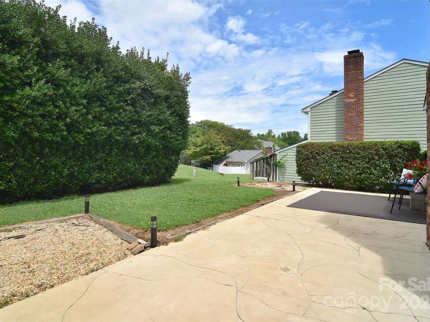 9034 Mcalpine Cove Court, Charlotte, NC 28270.  MLS# CAR4289074, YatesRealty ID 30347. Rear patio