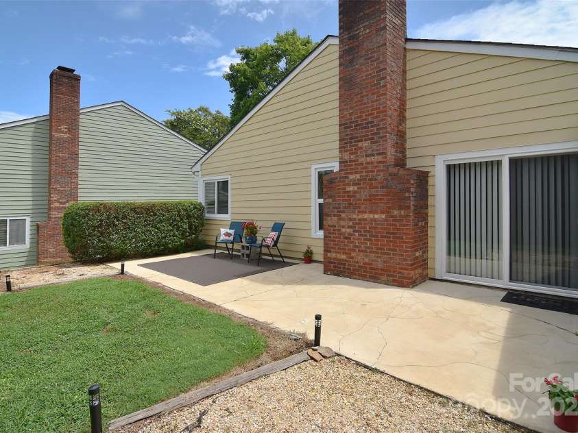 9034 Mcalpine Cove Court, Charlotte, NC 28270.  MLS# CAR4289074, YatesRealty ID 30347. Rear view large patio