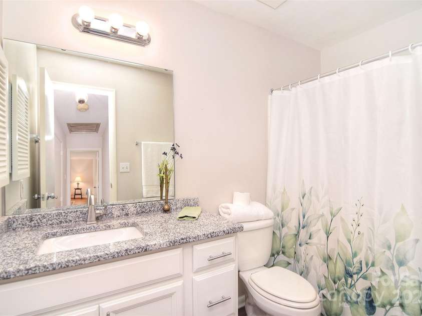 9034 Mcalpine Cove Court, Charlotte, NC 28270.  MLS# CAR4289074, YatesRealty ID 30347. Secondary bath