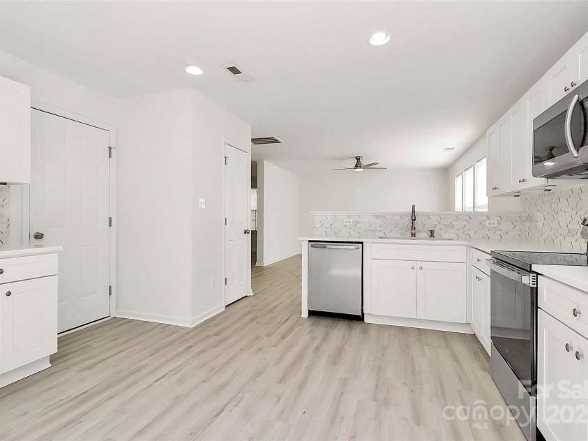 4513 Staffordshire Lane, Charlotte, NC 28213.  MLS# CAR4235072, YatesRealty ID 3035. 