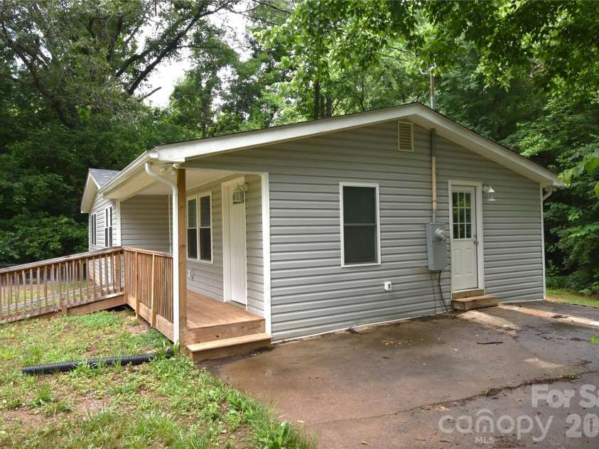 2823 JT Posse Drive, Claremont, NC 28610.  MLS# CAR4332202, YatesRealty ID 30350. 