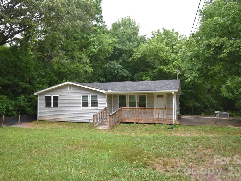 2823 JT Posse Drive, Claremont, NC 28610.  MLS# CAR4332202, YatesRealty ID 30350. 