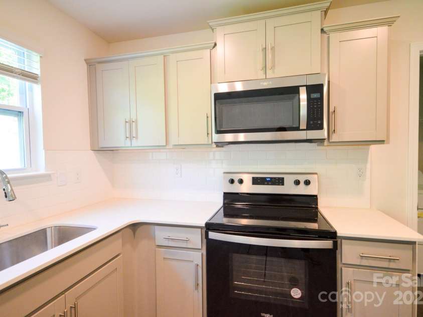 43 Cain Hollow Way, Asheville, NC 28806.  MLS# CAR4277728, YatesRealty ID 30350. 