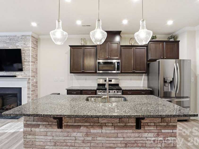 16038 Red Buckeye Lane, Huntersville, NC 28078.  MLS# CAR4335508, YatesRealty ID 30355. Kitchen