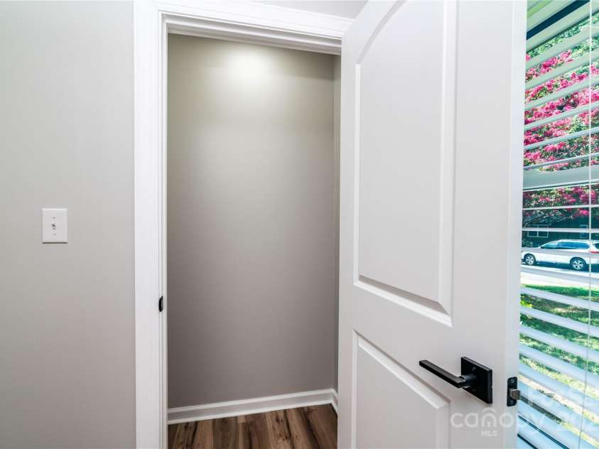 305 Linden Circle, Gastonia, NC 28054.  MLS# CAR4276624, YatesRealty ID 30355. 