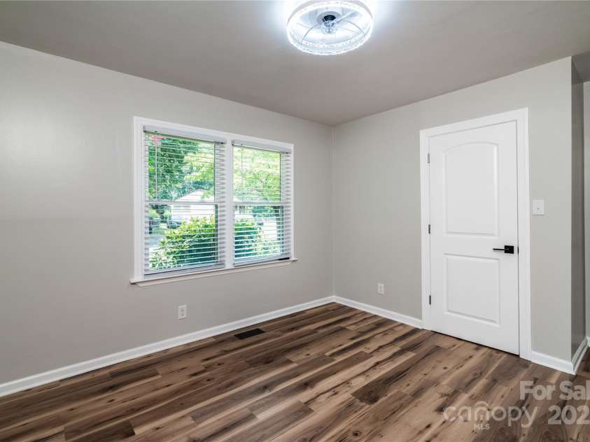 305 Linden Circle, Gastonia, NC 28054.  MLS# CAR4276624, YatesRealty ID 30355. 