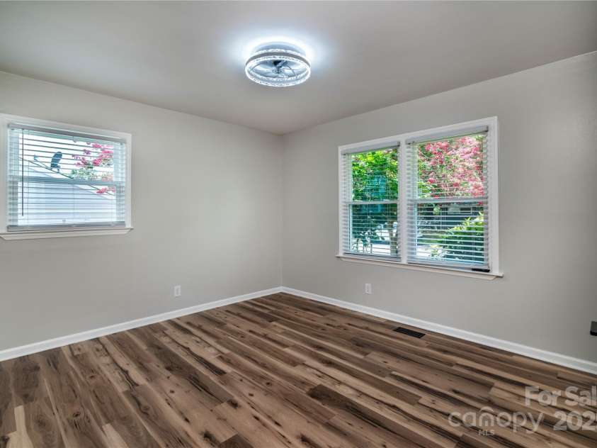 305 Linden Circle, Gastonia, NC 28054.  MLS# CAR4276624, YatesRealty ID 30355. 