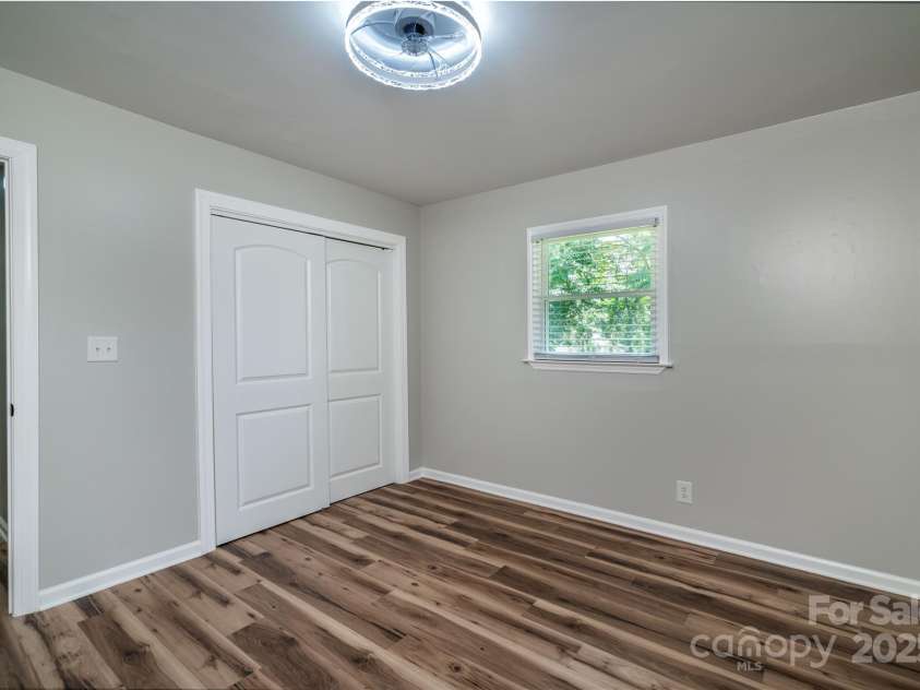 305 Linden Circle, Gastonia, NC 28054.  MLS# CAR4276624, YatesRealty ID 30355. 