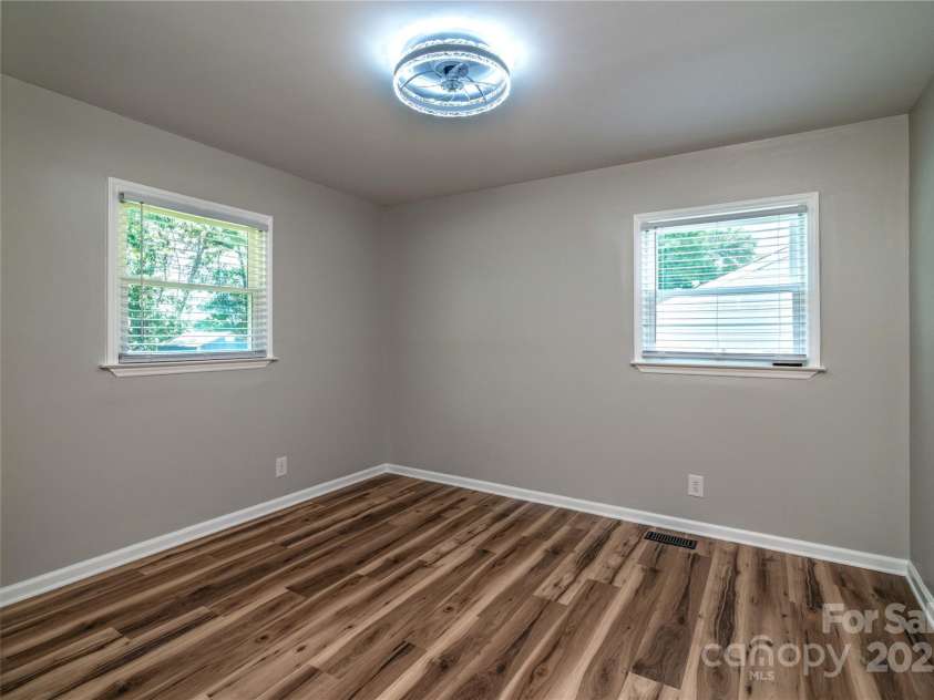 305 Linden Circle, Gastonia, NC 28054.  MLS# CAR4276624, YatesRealty ID 30355. 