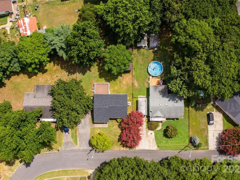 305 Linden Circle, Gastonia, NC 28054.  MLS# CAR4276624, YatesRealty ID 30355. 