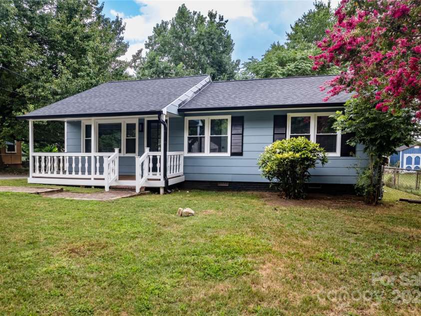 305 Linden Circle, Gastonia, NC 28054.  MLS# CAR4276624, YatesRealty ID 30355. 