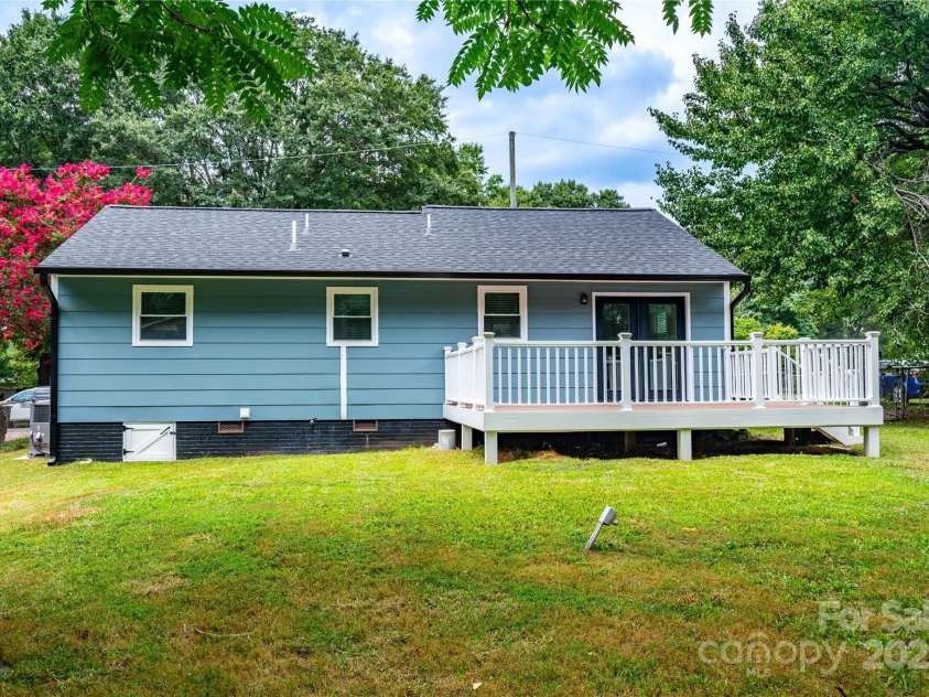 305 Linden Circle, Gastonia, NC 28054.  MLS# CAR4276624, YatesRealty ID 30355. 