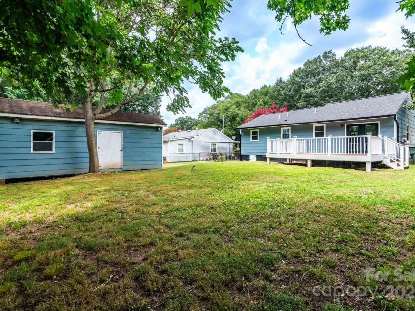 305 Linden Circle, Gastonia, NC 28054.  MLS# CAR4276624, YatesRealty ID 30355. Fenced yard perfect for pets and play