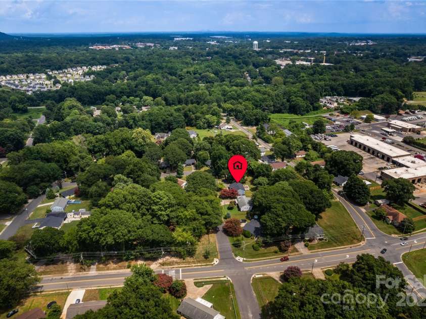 305 Linden Circle, Gastonia, NC 28054.  MLS# CAR4276624, YatesRealty ID 30355. Small neighborhood feel, just minutes from town
