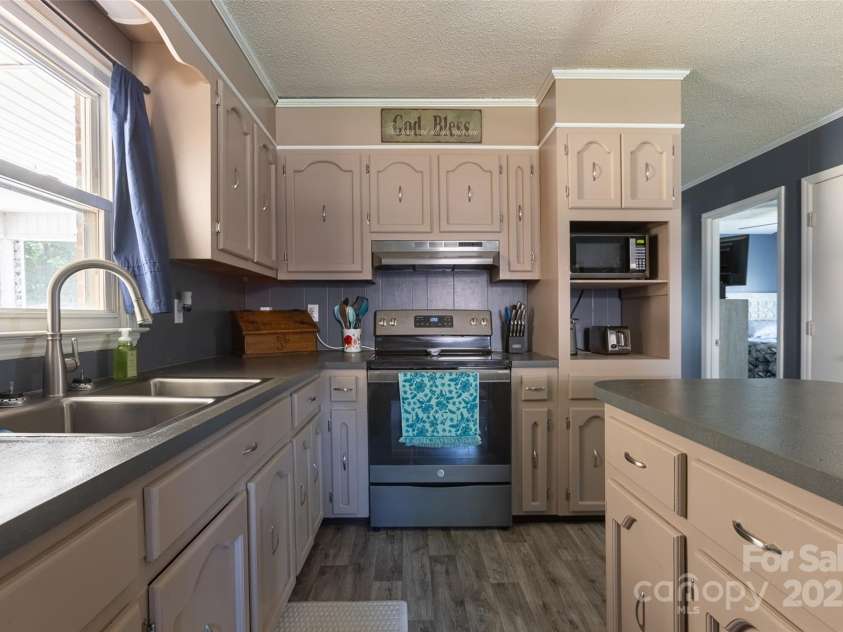 120 Lafayette Road, Stanley, NC 28164.  MLS# CAR4279508, YatesRealty ID 30357. Kitchen features SS appliances and kitchen Island.