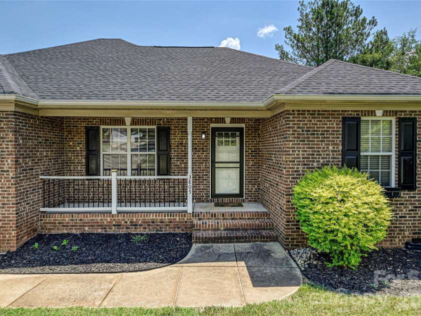 3805 Cassidy Drive, Waxhaw, NC 28173.  MLS# CAR4392731, YatesRealty ID 30357. 