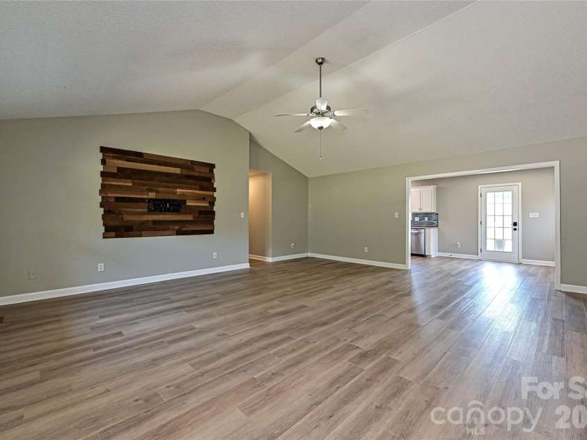 3805 Cassidy Drive, Waxhaw, NC 28173.  MLS# CAR4392731, YatesRealty ID 30357. 